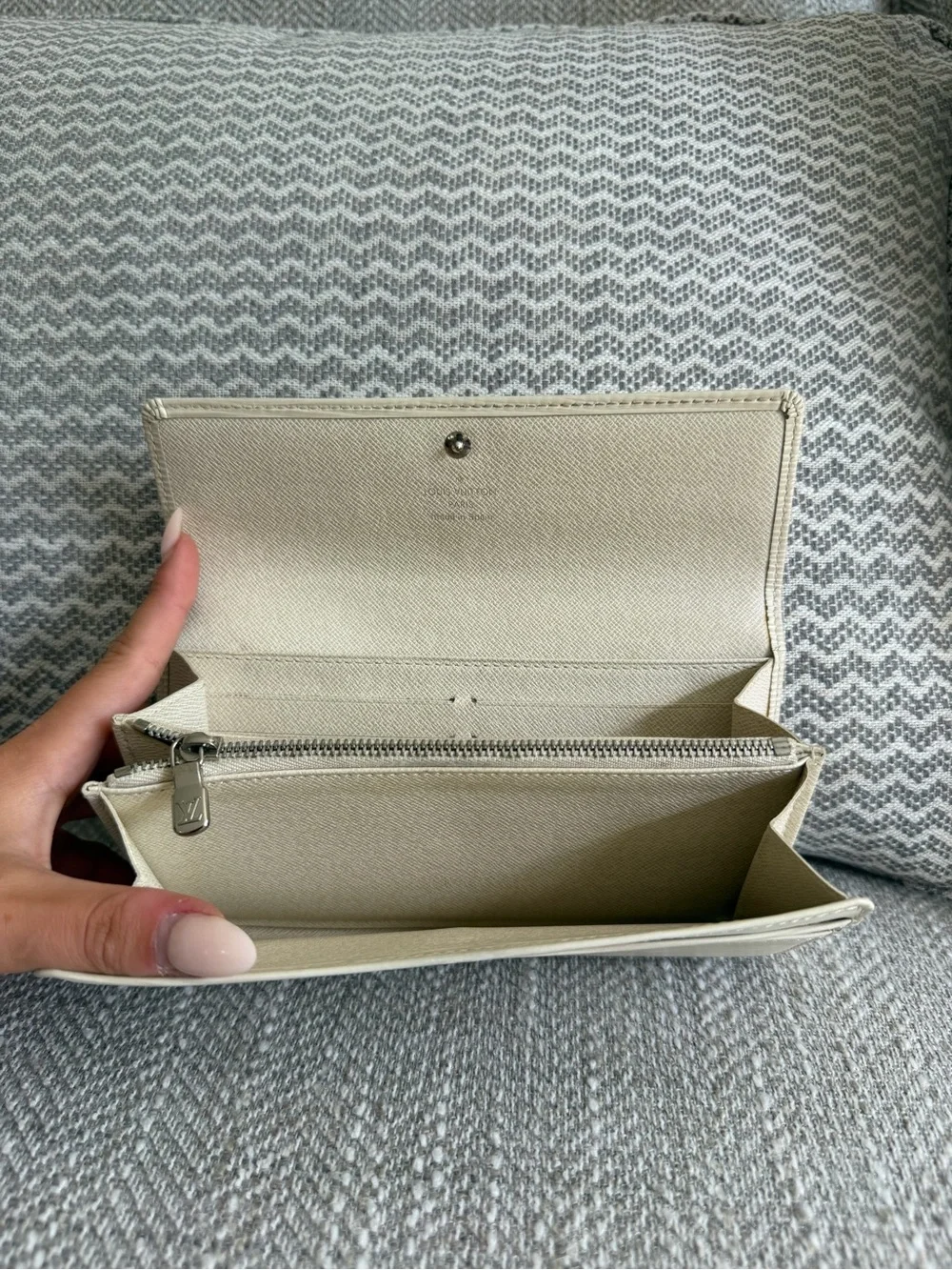 Louis Vuitton White Epi Leather Sarah Wallet Long Bifold Wallet Made in France